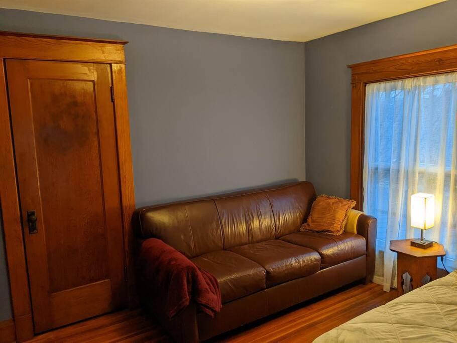 Large Bakery Apartment - Central Downtown Location Фрідонія Екстер'єр фото